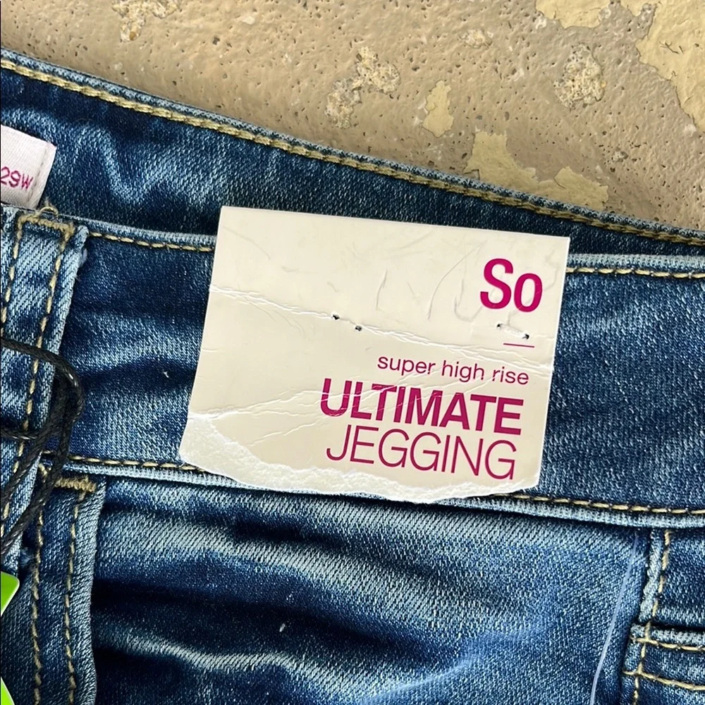 New SO super high-rise ultimate jegging with Modern Distressing - Picture 3 of 16
